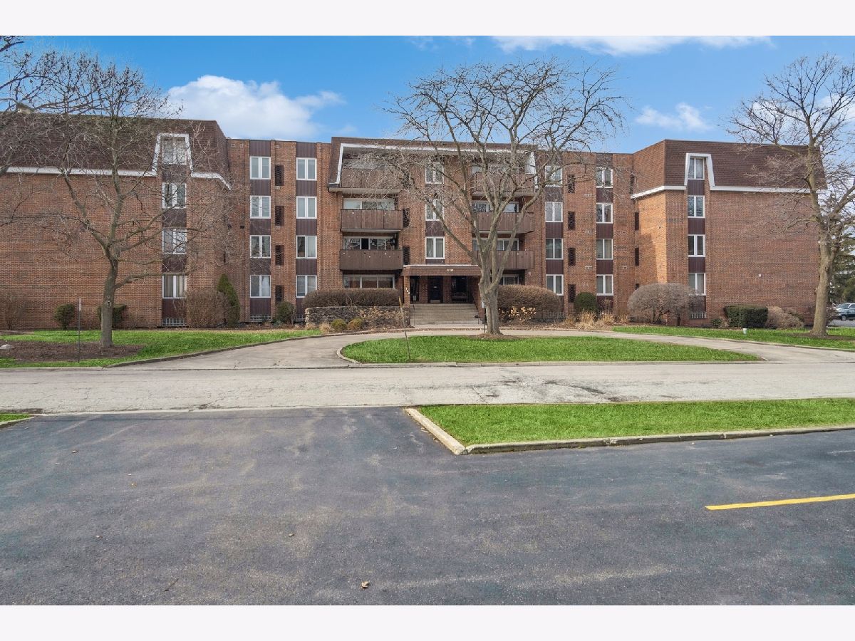 Condominiums Sold Park Royal Wood Dale Illinois, 120 Spruce