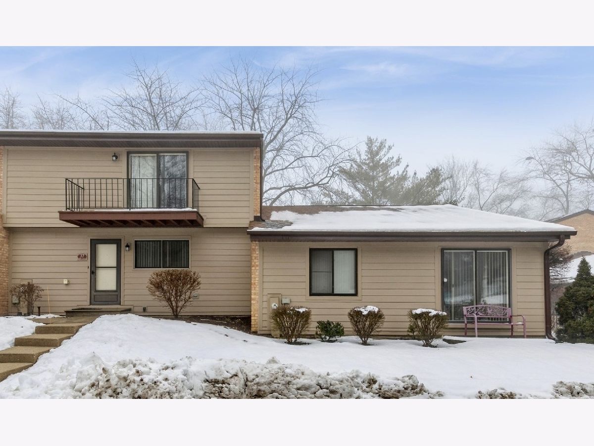 Townhomes & Condos Sold Woodhills Bay Colony Fox Lake Illinois, 77 Mariner