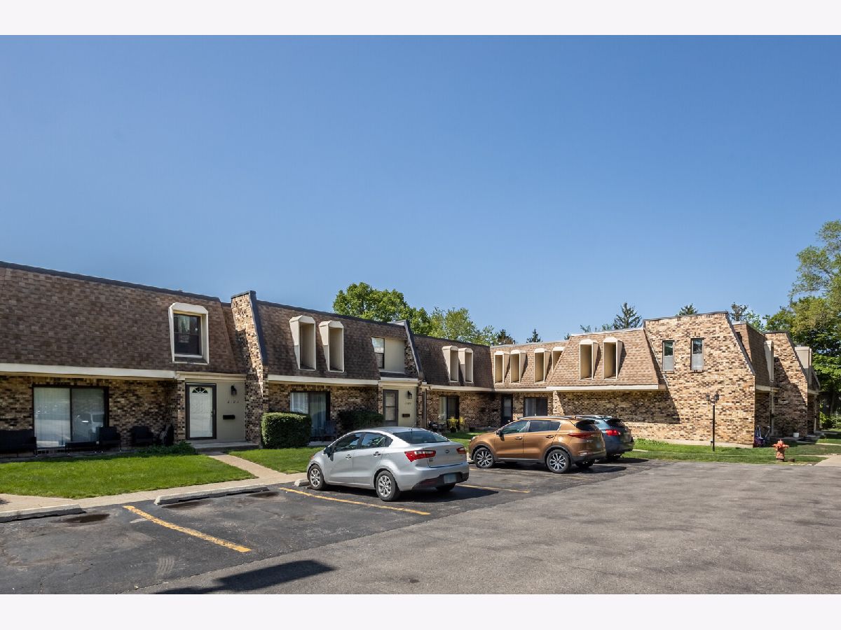 Condominiums & Homes Sold Country Club Woodridge Illinois, 2128 Country Club