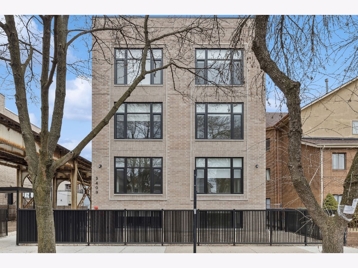 Condos & Townhomes & Homes Rented Southport Corridor Chicago Illinois, 3409 Bosworth
