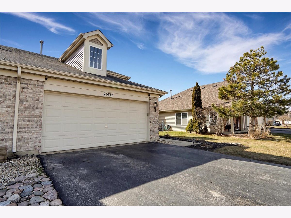 Townhomes & Homes Sold Cambridge Crest Crest Hill Illinois, 21435 Carlton