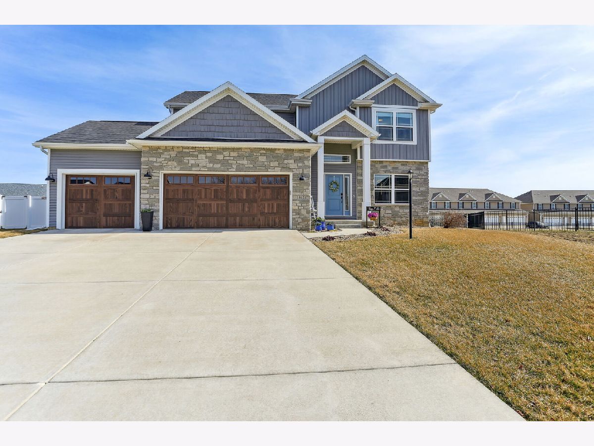 Homes & Condos & Townhomes Sold Hunters Ridge Mahomet Illinois, 812 Cole