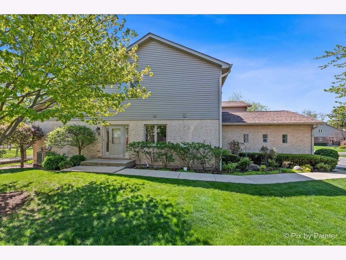 Townhomes & Homes Sold Arlington Grove Arlington Heights Illinois, 2115 Juniper