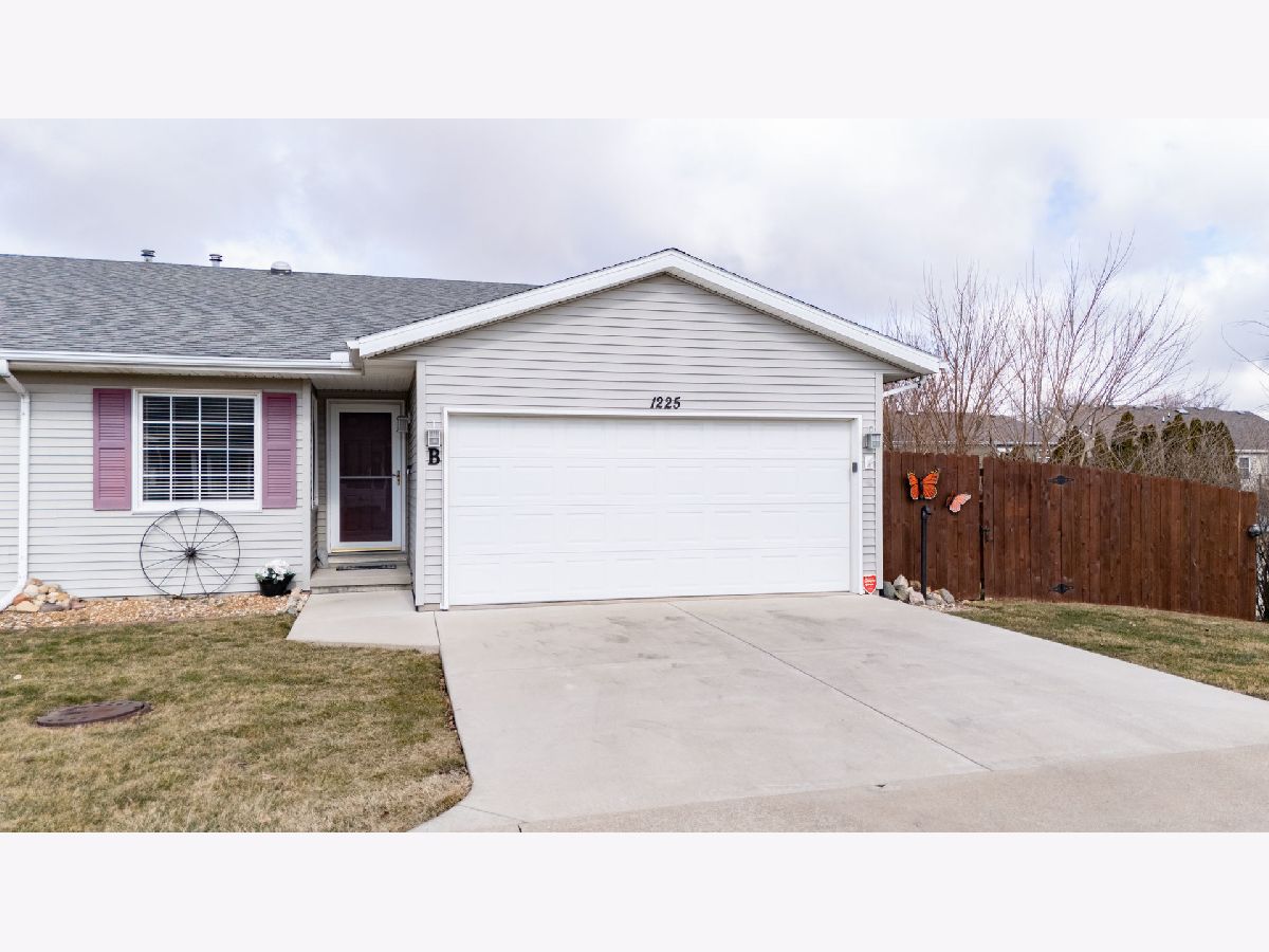 Homes & Condos & Townhomes Sold Highlands Bloomington Illinois, 1225 Eastport