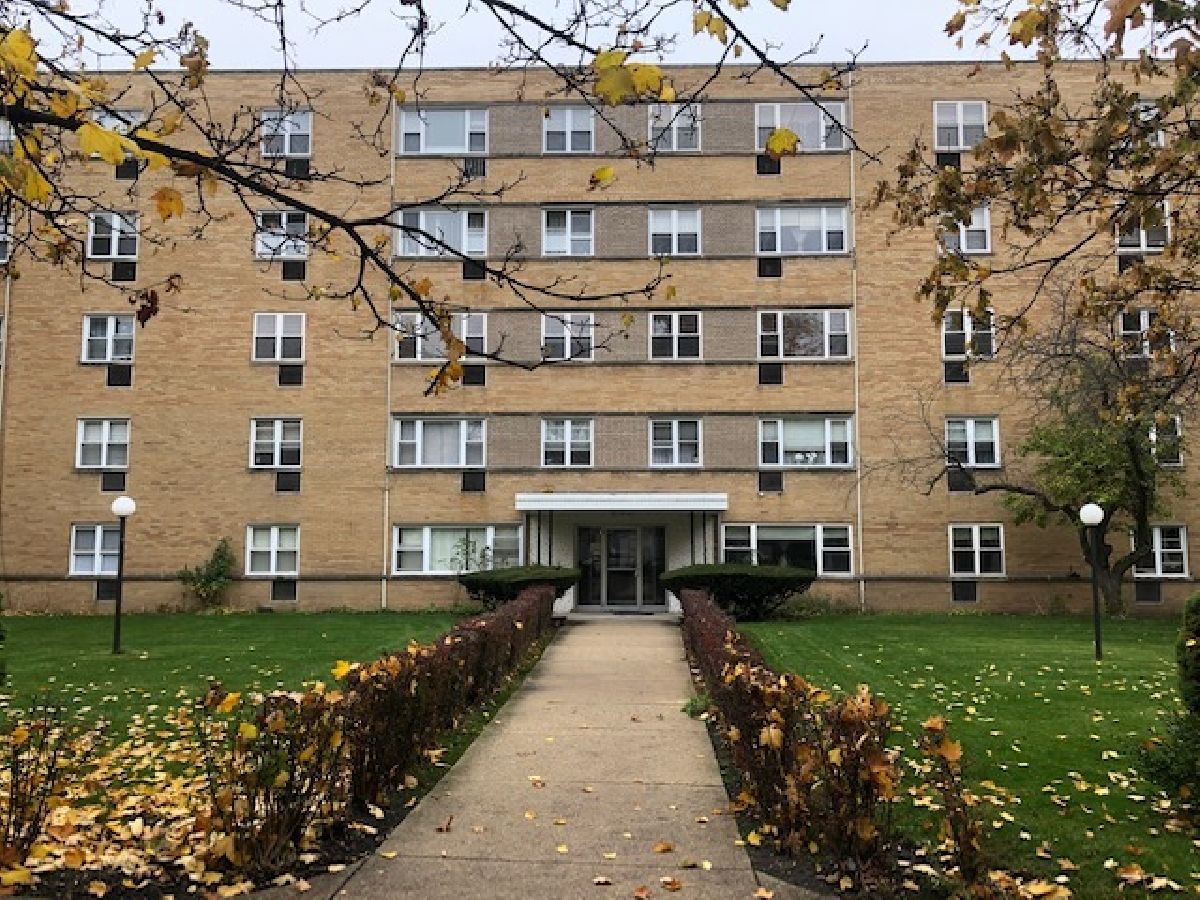Condos & Townhomes Rented Granville Court Chicago Illinois, 6160 Damen