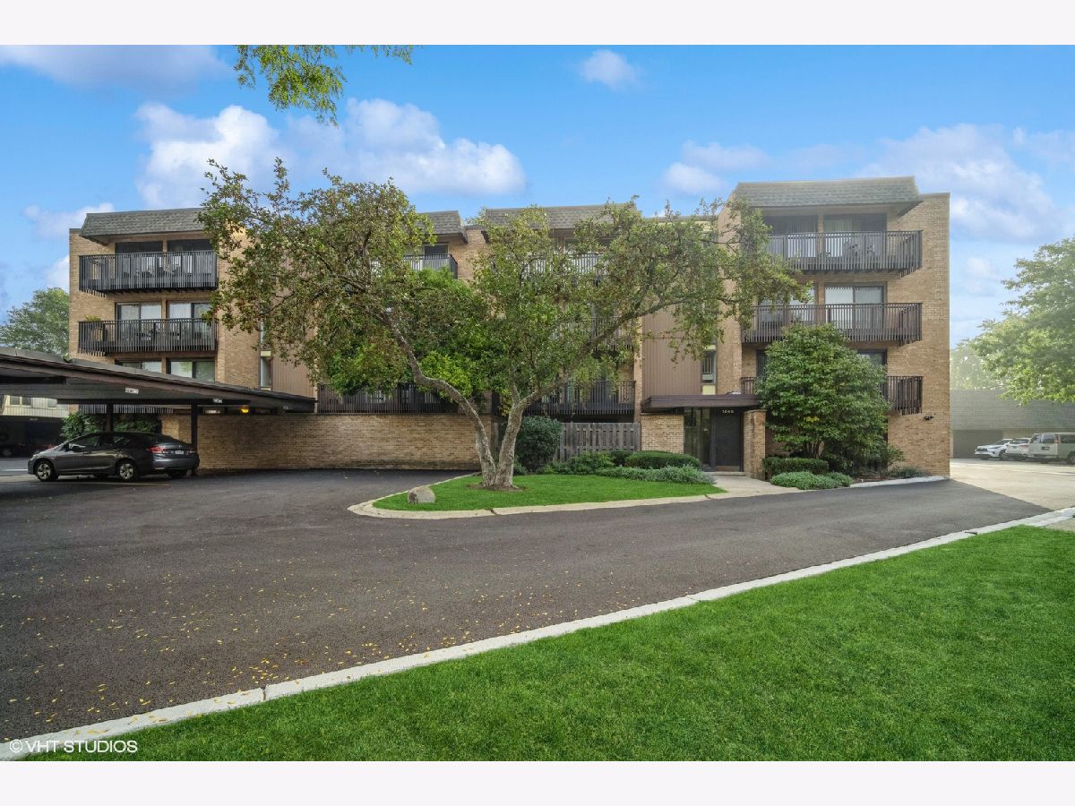 Townhomes & Condos & Homes Sold Valley Lo Glenview Illinois, 1845 Tanglewood