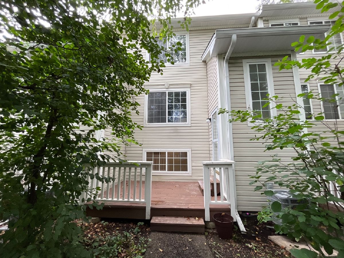 Townhomes & Condos Sold Treehouse In The Woods Round Lake Illinois, 20 Macgillis
