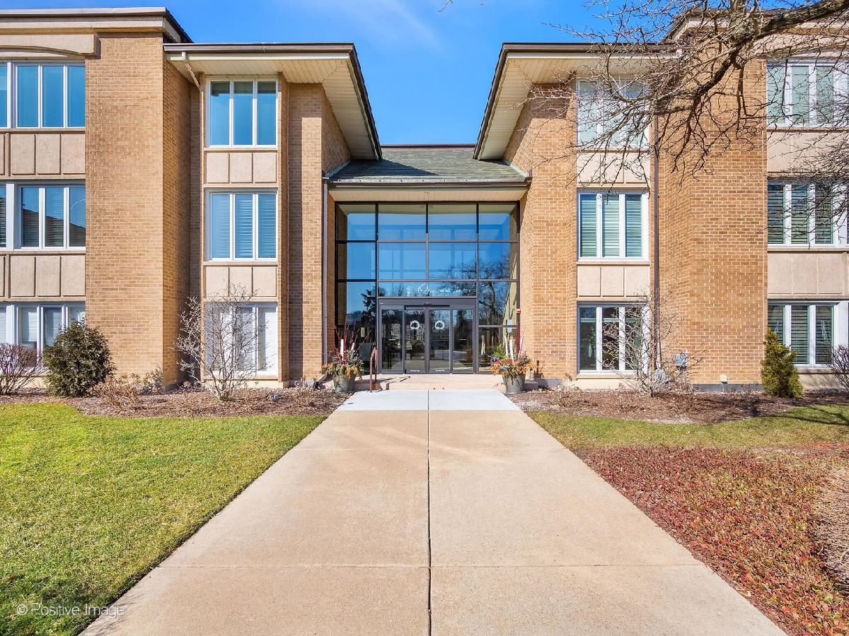 Condominiums Sold Oak Brook Club Oak Brook Illinois, 1 Oak Brook Club