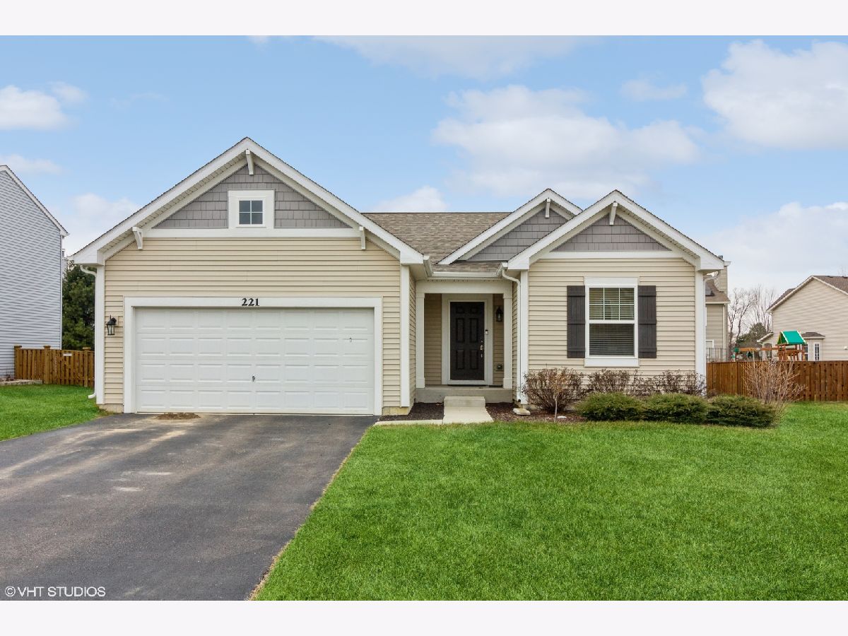 Homes & Condos & Townhomes Sold Lakewood Springs Club Plano Illinois, 221 Kristen