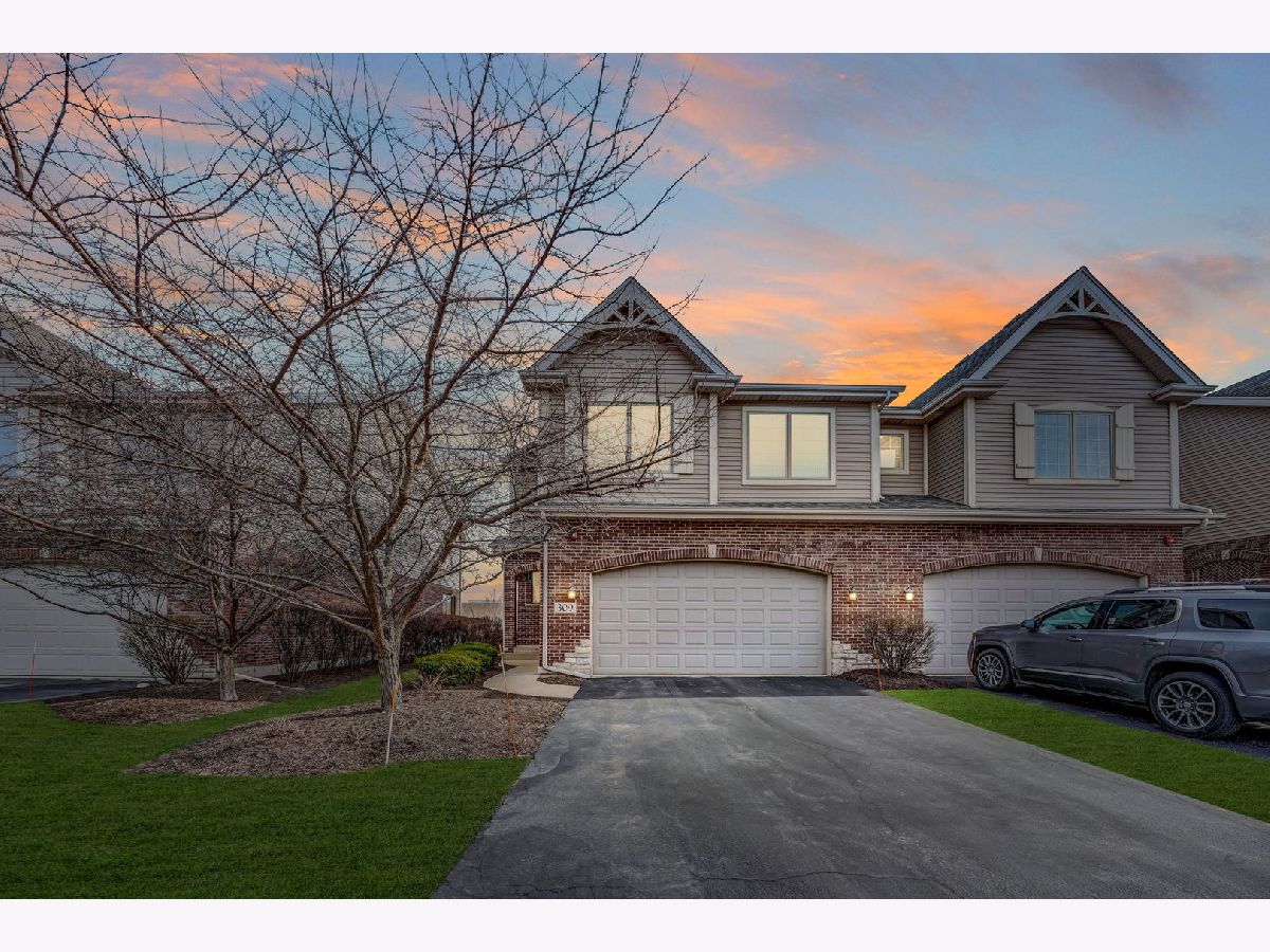 Townhomes Rented Hidden Oaks Itasca Illinois, 309 Nicole