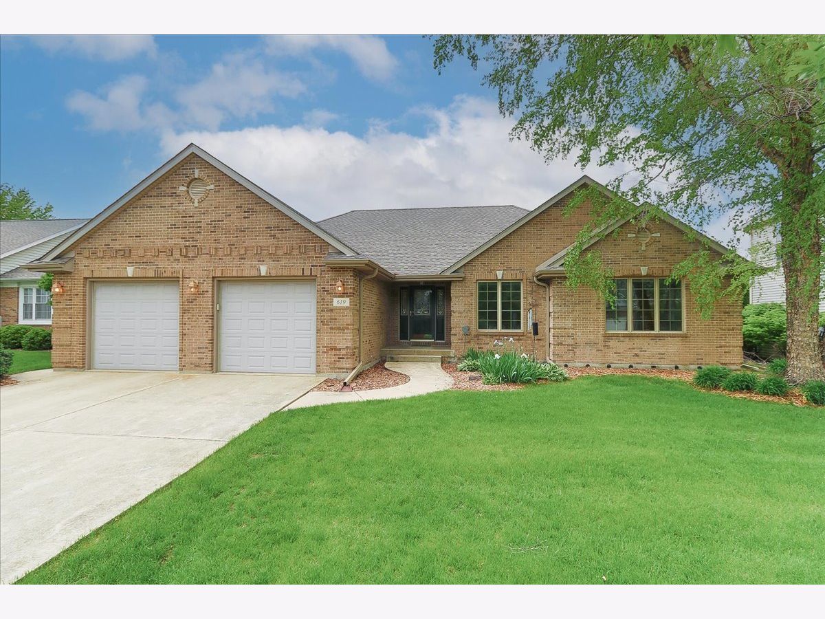 Homes & Townhomes Sold Heron Creek Sycamore Illinois, 619 Nathan Lattin