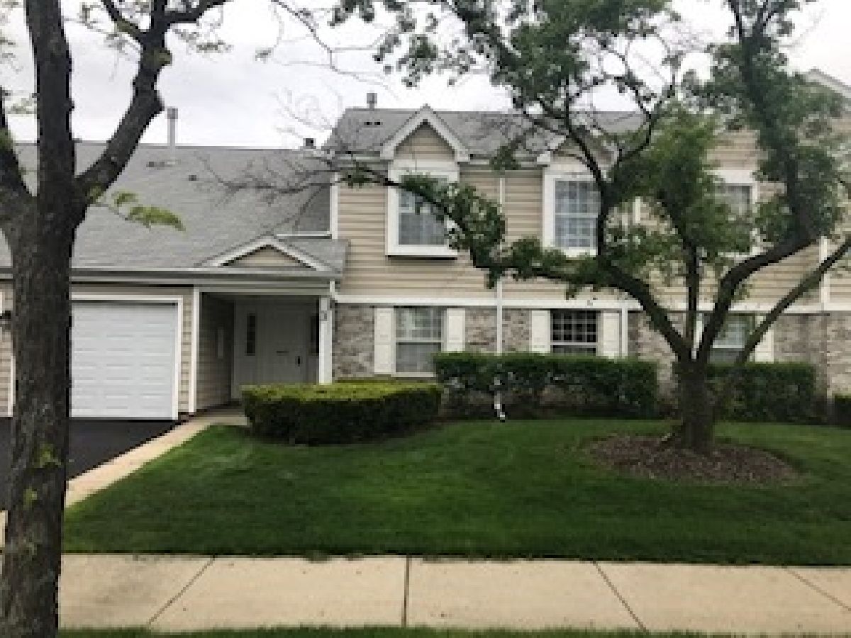 Condos & Townhomes Rented Gatewood Schaumburg Illinois, 3 Trails
