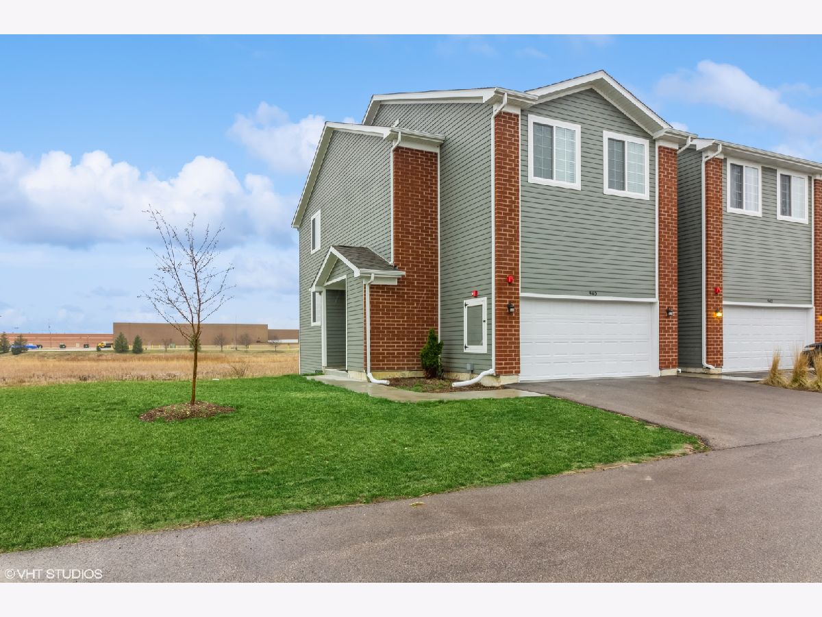 Condos & Townhomes Rented Townes Of Kendall Market Place Yorkville Illinois, 940 Gillespie