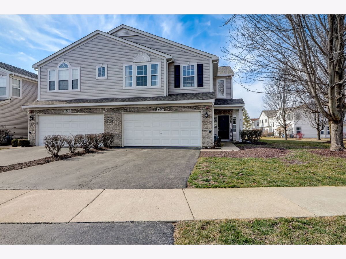 Townhomes Sold Silver Springs Montgomery Illinois, 1807 Candlelight