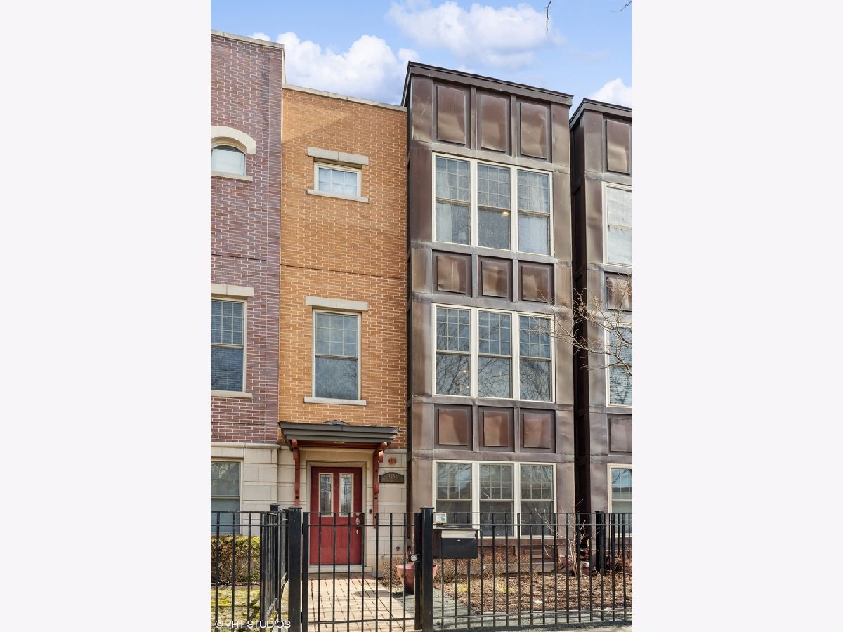 Townhomes Sold Cornelia Court Chicago Illinois, 3451 Whipple