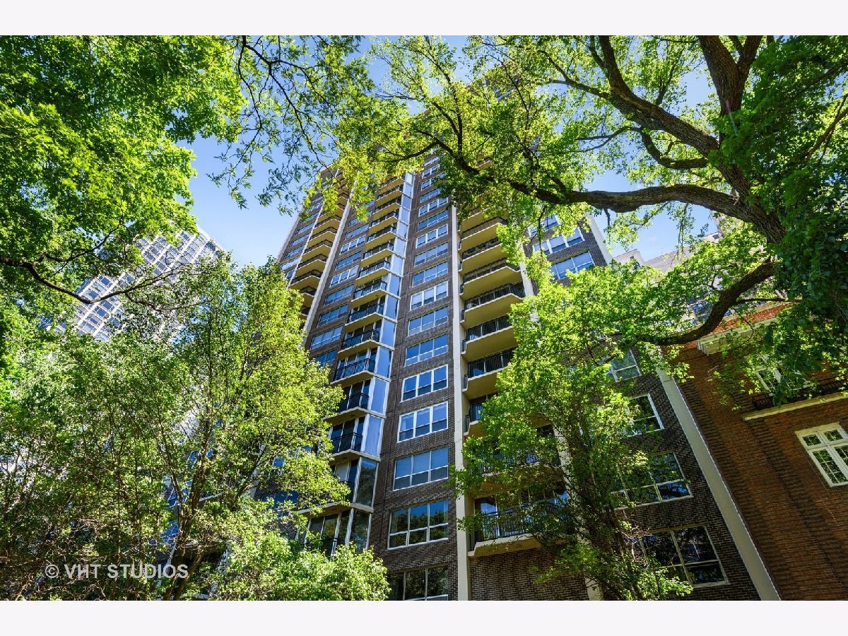 Condominiums Sold Park Astor Chicago Illinois, 1515 Astor
