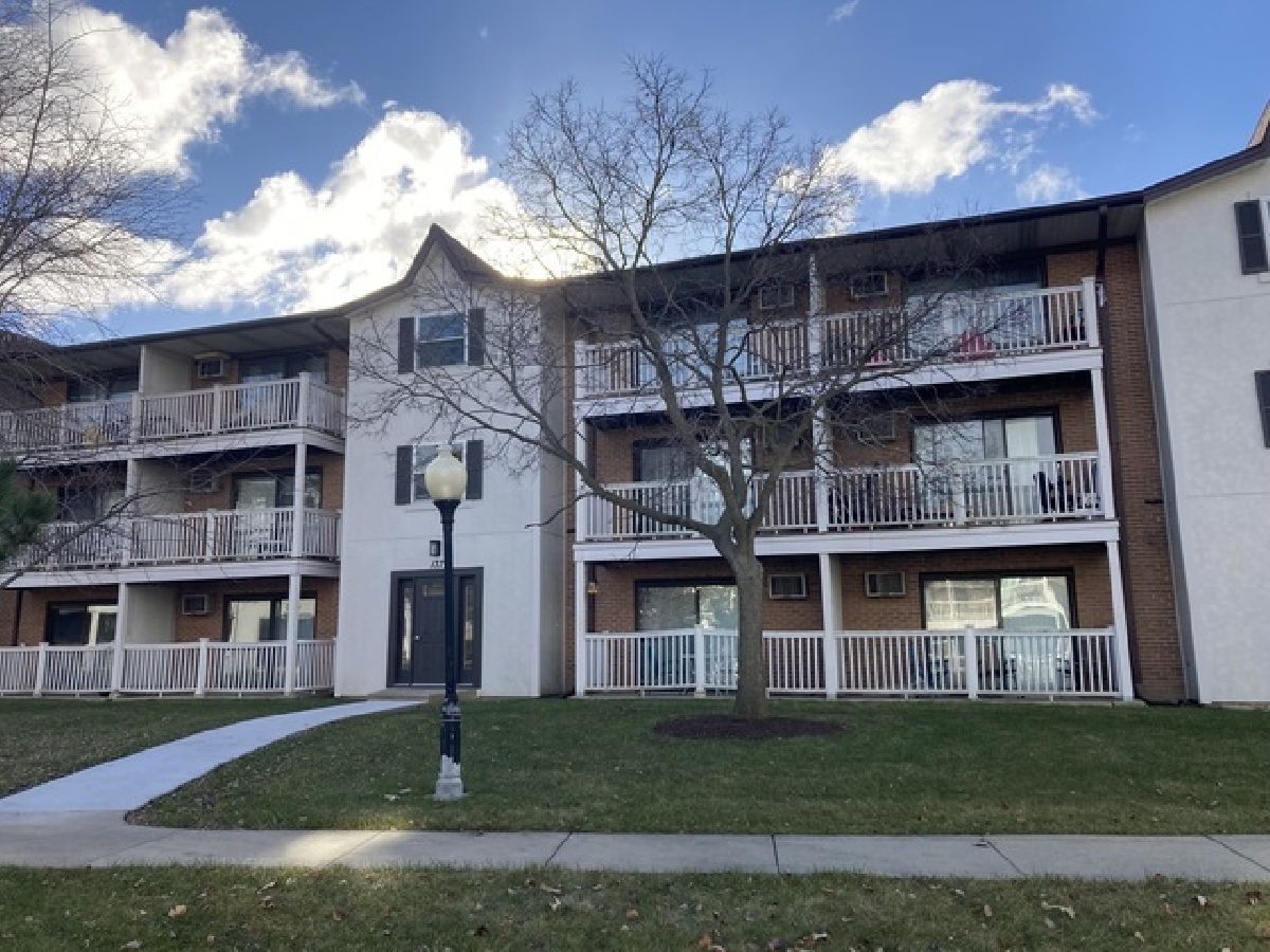 Condominiums Rented Willows Aurora Illinois, 137 Gregory