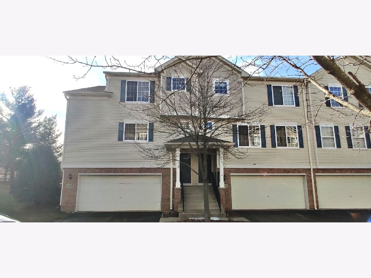 Homes & Townhomes & Condos Rented Amber Fields Aurora Illinois, 1915 Indian Hill