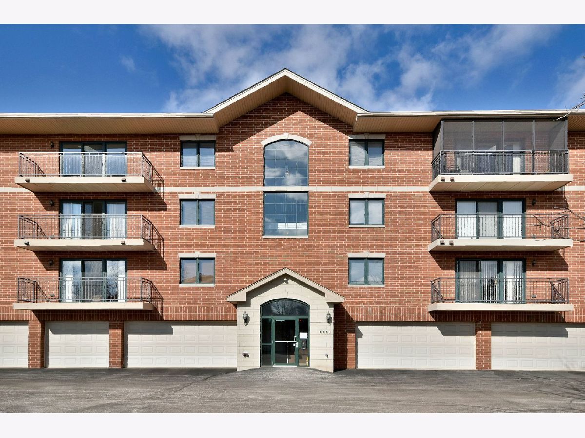 Condominiums & Homes Sold Forest Trails Oak Forest Illinois, 6880 Winding