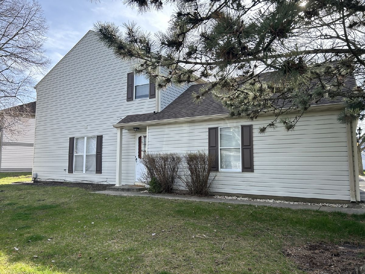 Townhomes Rented Country Oaks Aurora Illinois, 2650 Country Oaks