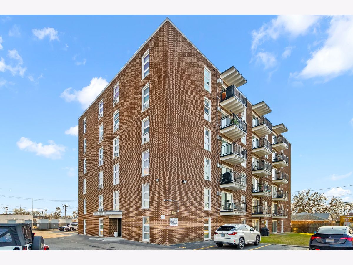 Condominiums Sold Northwest Terrace Chicago Illinois, 7229 Higgins