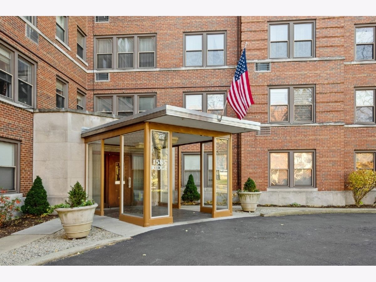 Condos & Townhomes Sold Ridge Davis Coop Evanston Illinois, 1585 Ridge