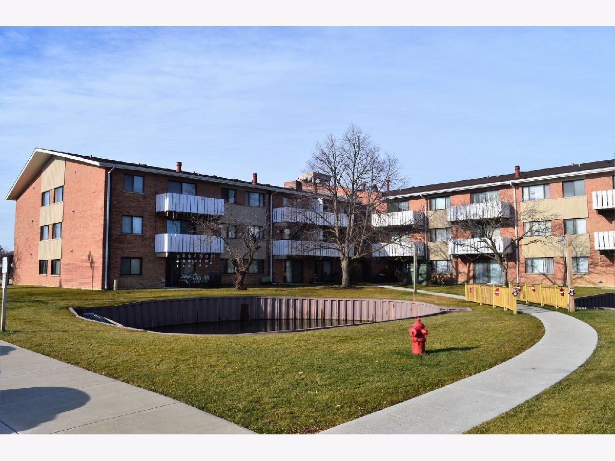 Condos & Townhomes Rented Runaway Bay Palatine Illinois, 4000 Bayside