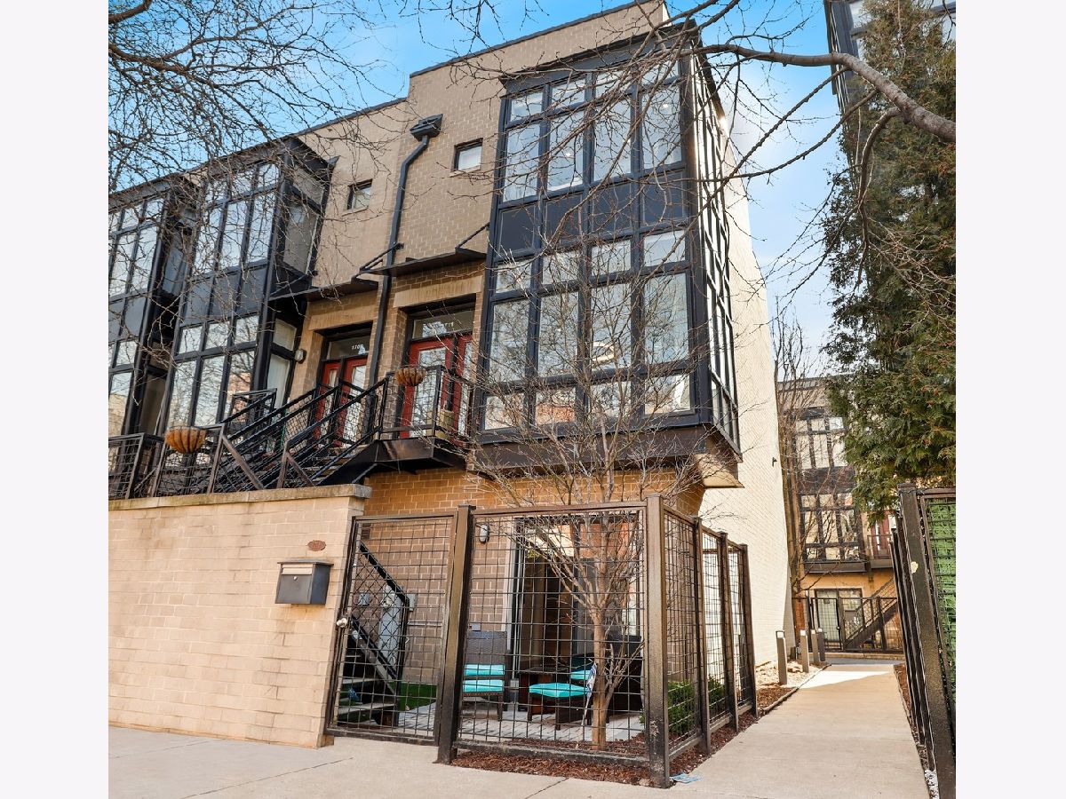 Condominiums & Homes Sold Lakeview Commons Chicago Illinois, 1711 Diversey