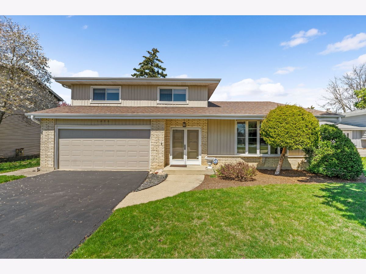 Homes & Condominiums Sold Kings Point Addison Illinois, 1828 Amelia