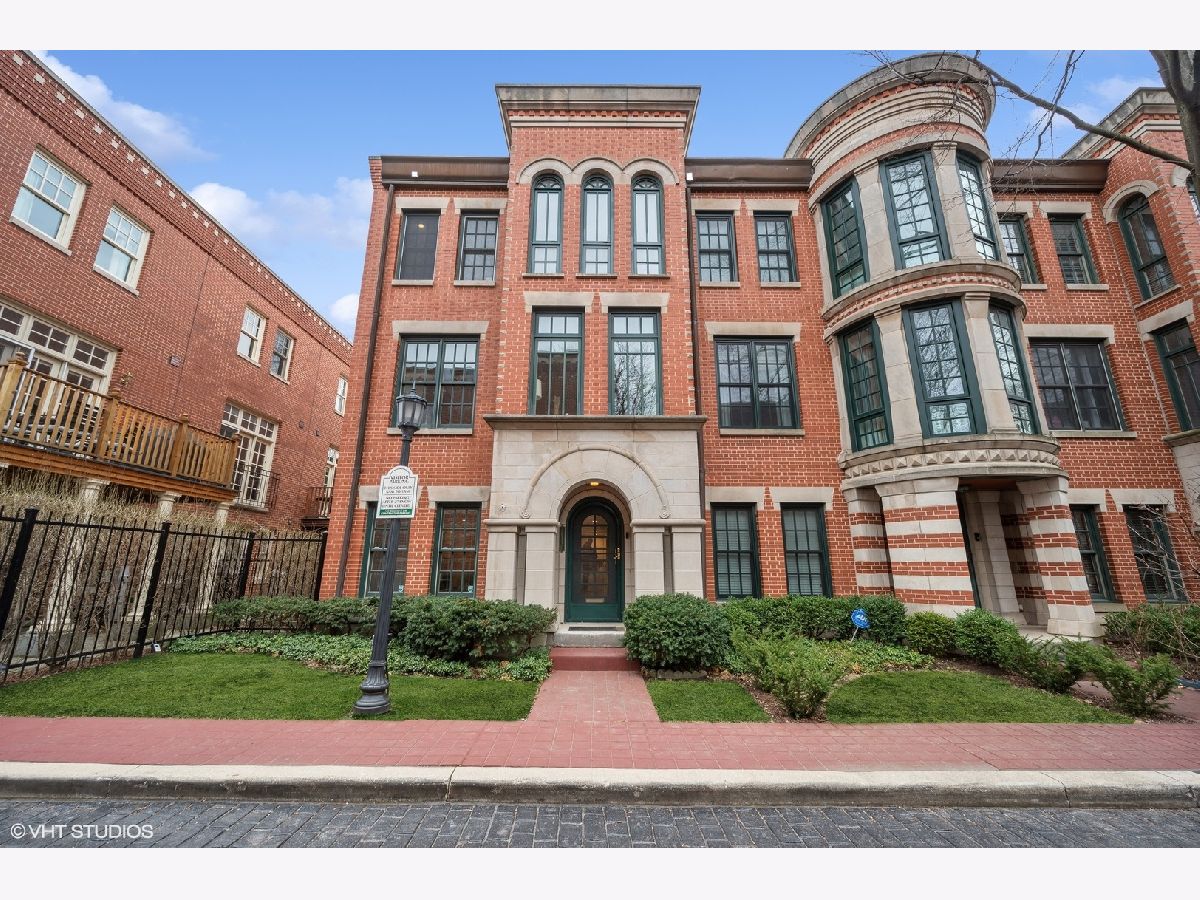 Townhomes & Condos & Homes Sold Embassy Club Chicago Illinois, 2613 Greenview