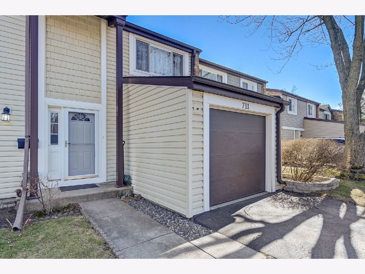 Townhomes Sold Lakeside Villas Wheeling Illinois, 711 Bayside
