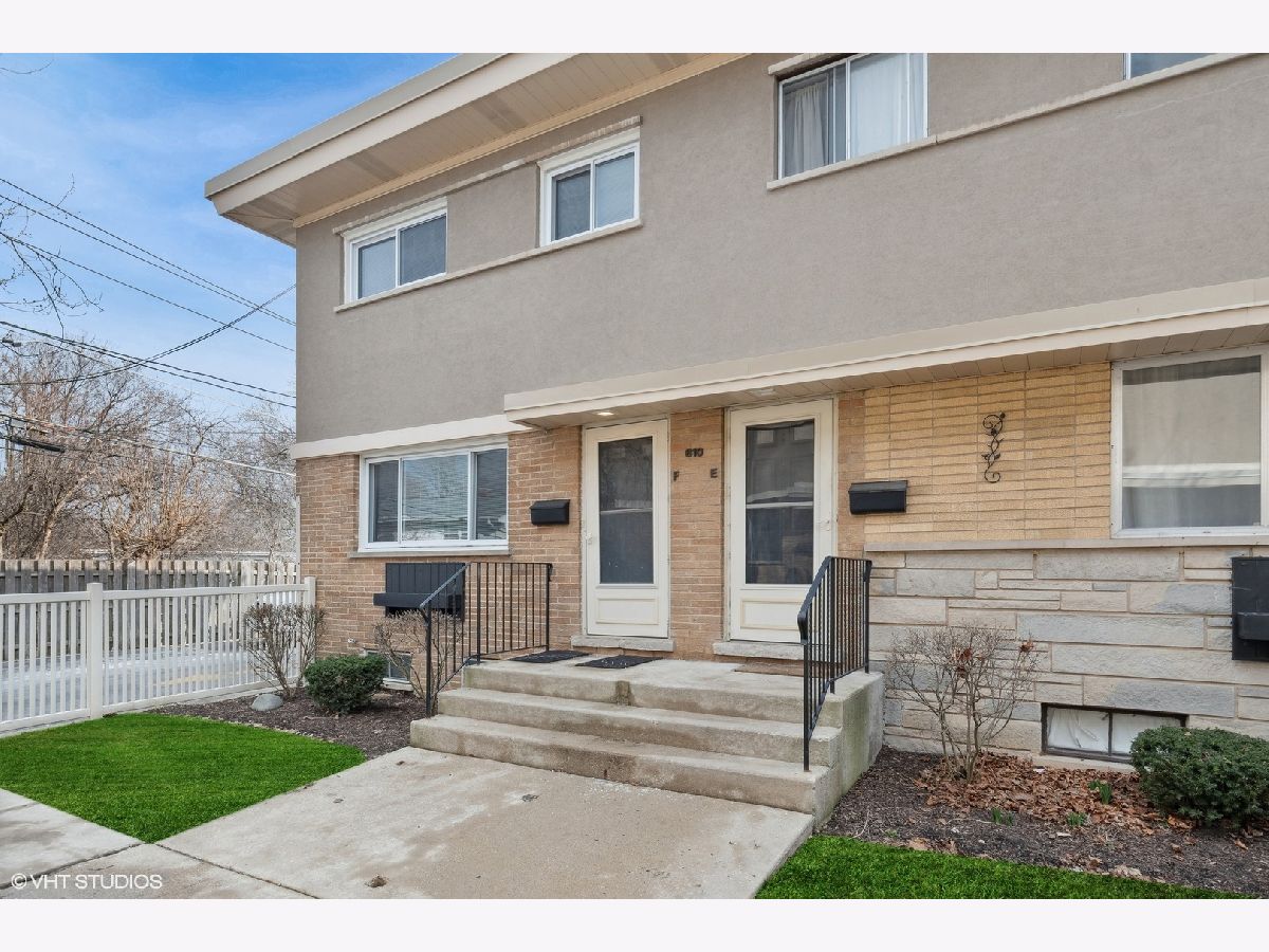 Townhomes Sold Austin Courts Libertyville Illinois, 610 Milwaukee