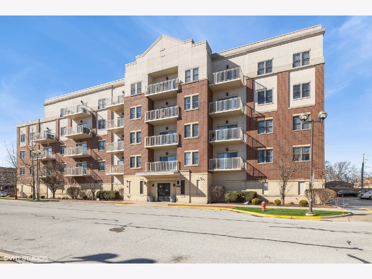Condominiums & Homes Rented 51st Avenue Station Oak Lawn Illinois, 9440 51st