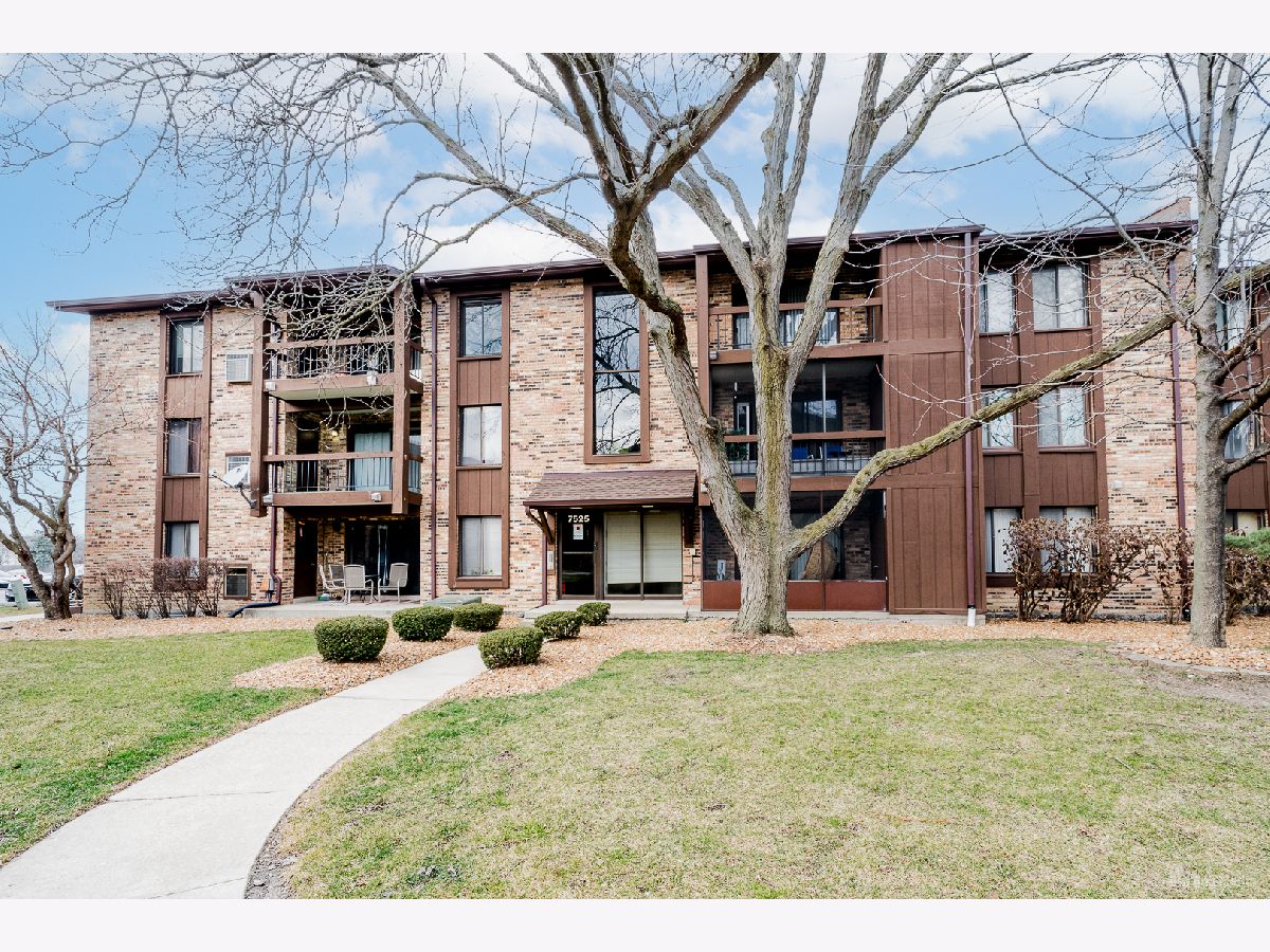 Condominiums Sold Whispering Cove Tinley Park Illinois, 7525 175th