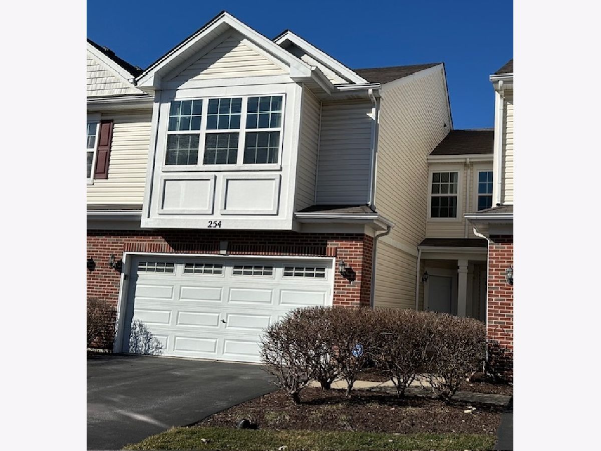 Townhomes & Condos Rented Creekside Romeoville Illinois, 254 Oak Creek