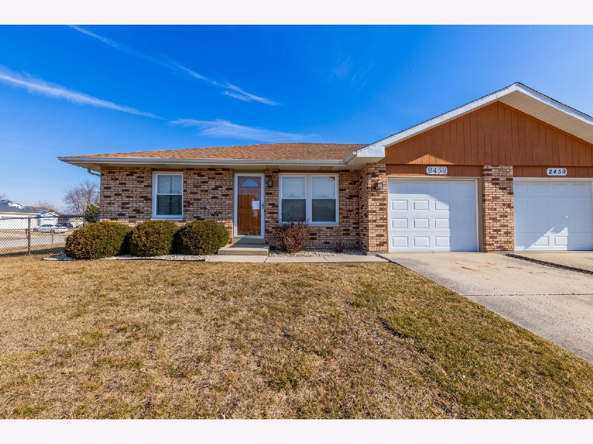 Townhomes Rented Oak Tree Village Crest Hill Illinois, 2452 Red Oak