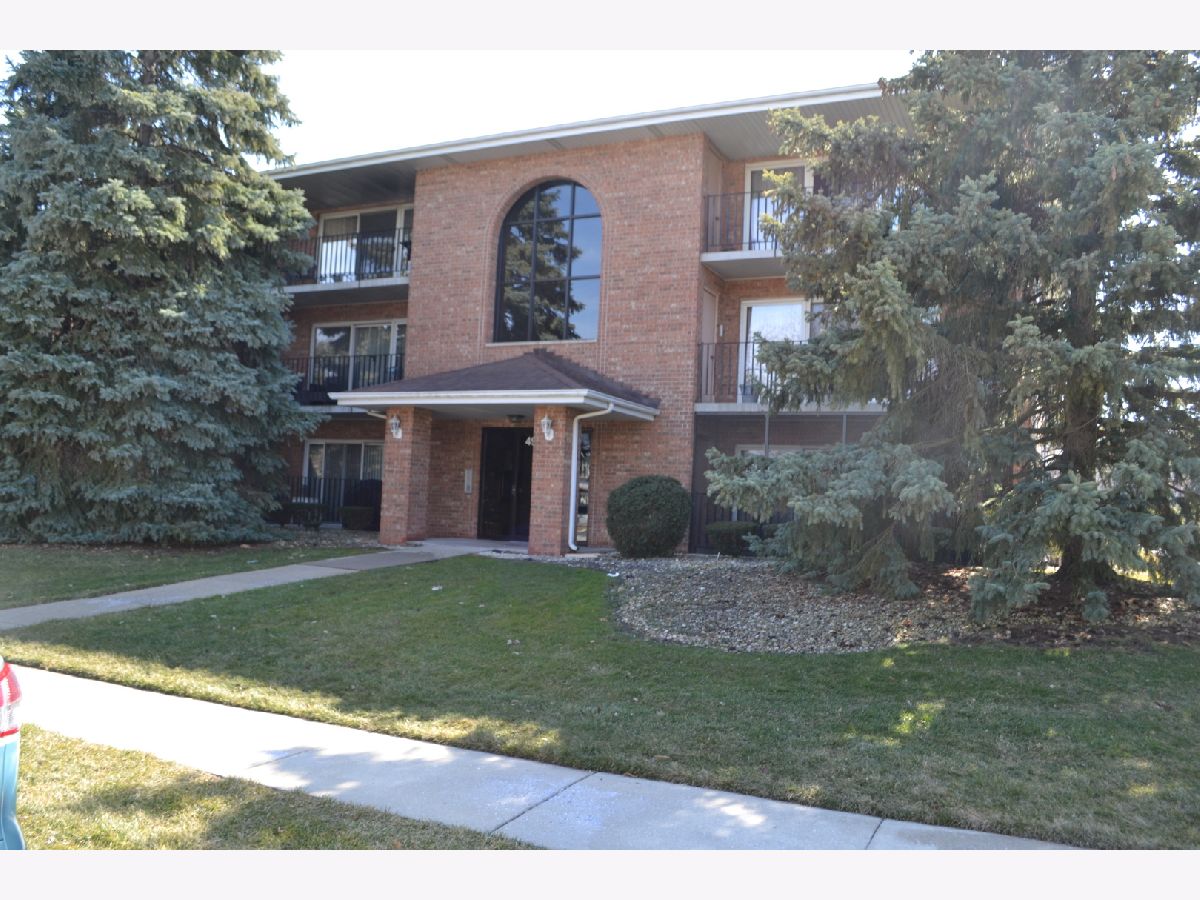Condominiums Sold Circle Crest East Crestwood Illinois, 4933 Circle