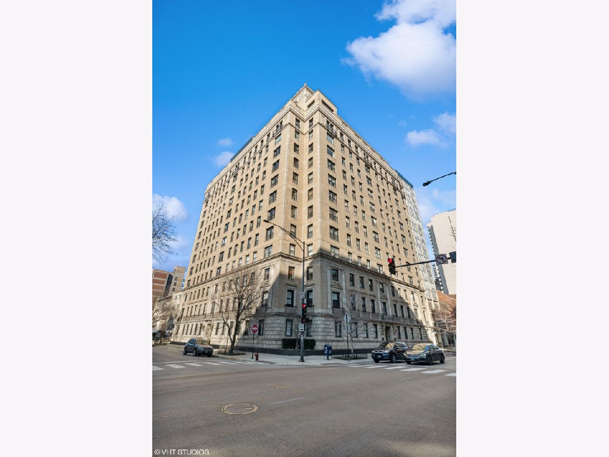 Condominiums Rented The Barry Chicago Illinois, 3100 Sheridan