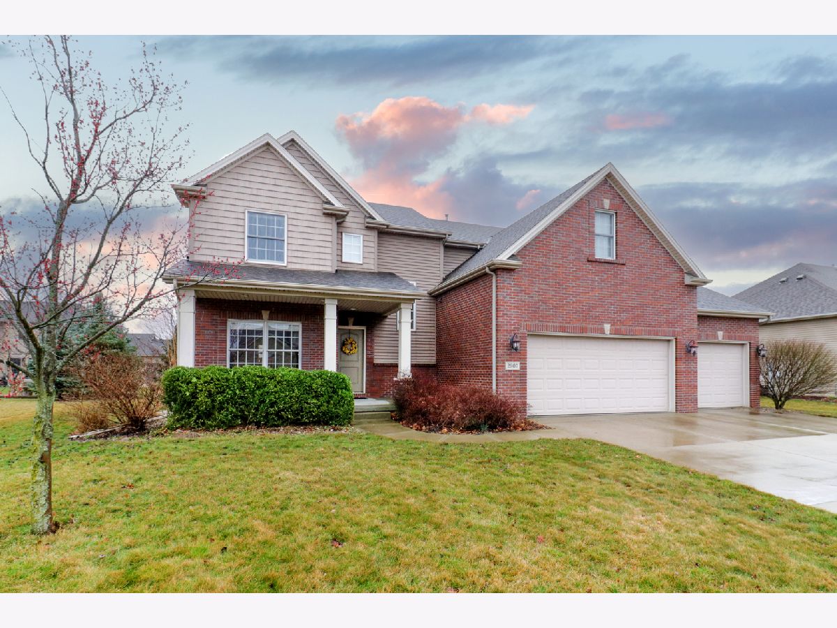 Homes & Condos & Townhomes Sold Tipton Trails Bloomington Illinois, 2907 Degarmo