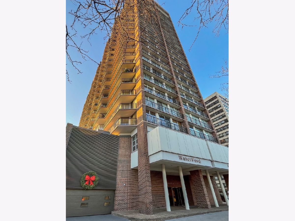 Condominiums Rented The Waterford Chicago Illinois, 4170 Marine