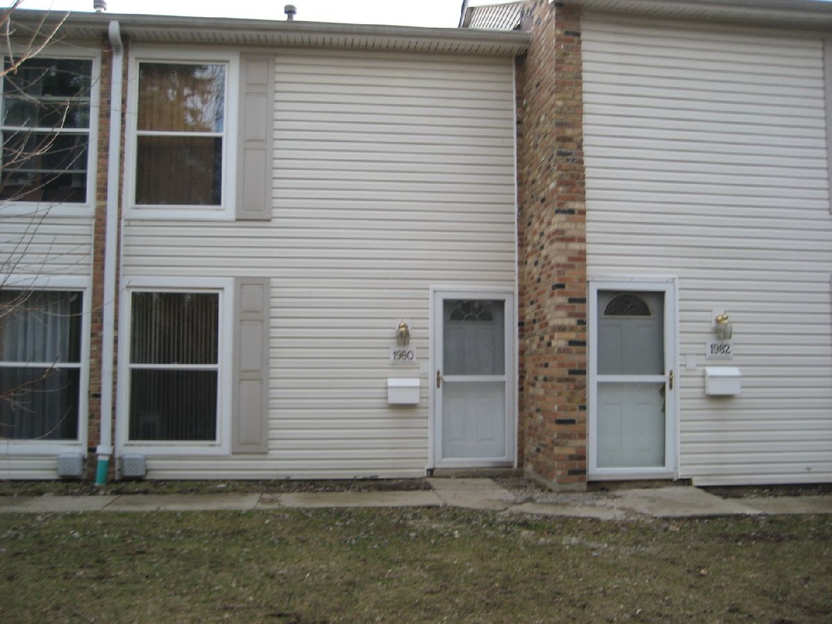 Townhomes & Condos Rented Huntington Club Hoffman Estates Illinois, 1980 Huntington