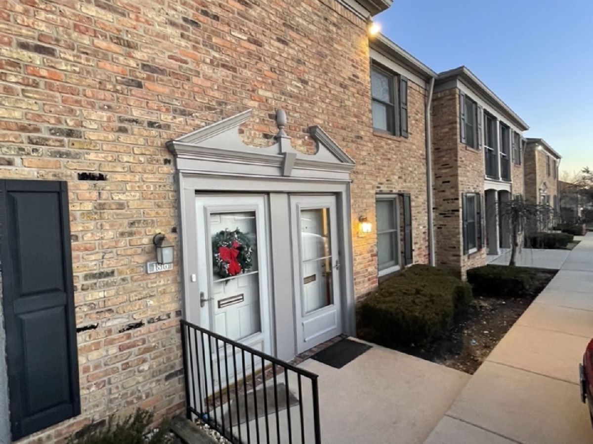 Townhomes & Condos Sold Hilldale Hoffman Estates Illinois, 1820 Sessions Walk