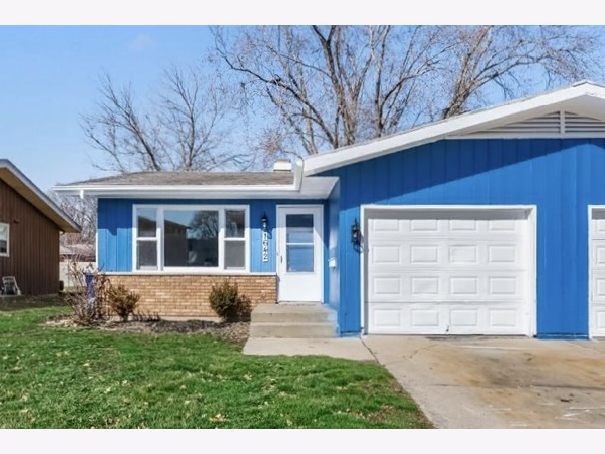 Homes & Condos & Townhomes Sold Country Knolls North Elgin Illinois, 1642 Maple