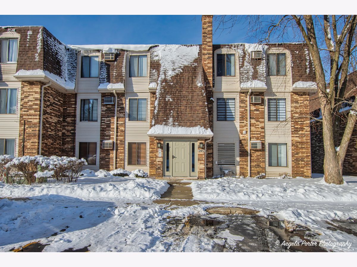 Condominiums Sold Court Of Shorewood Vernon Hills Illinois, 249 Court Of Shorewood