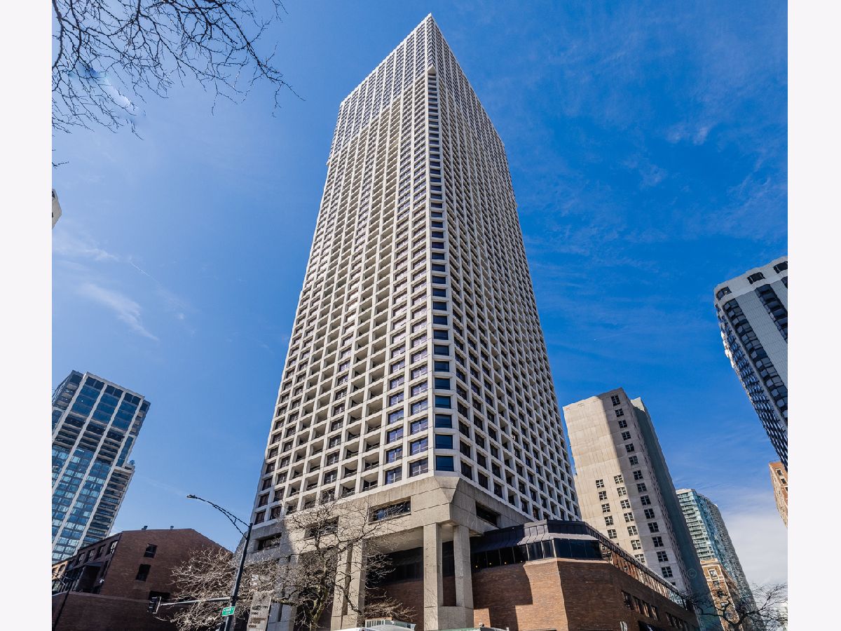 Condos & Townhomes Rented Newberry Plaza Chicago Illinois, 1030 State