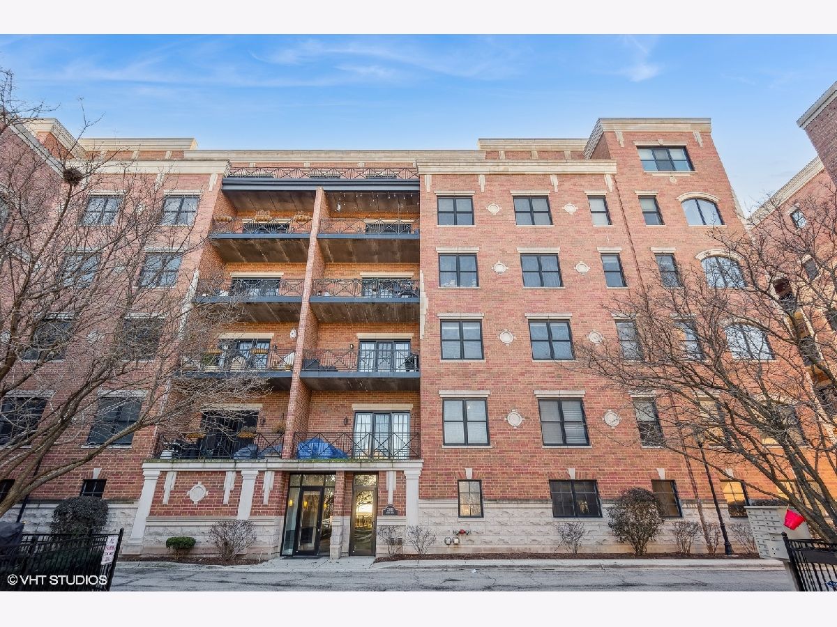 Townhomes Sold River Park At Diversey Chicago Illinois, 2811 Bell
