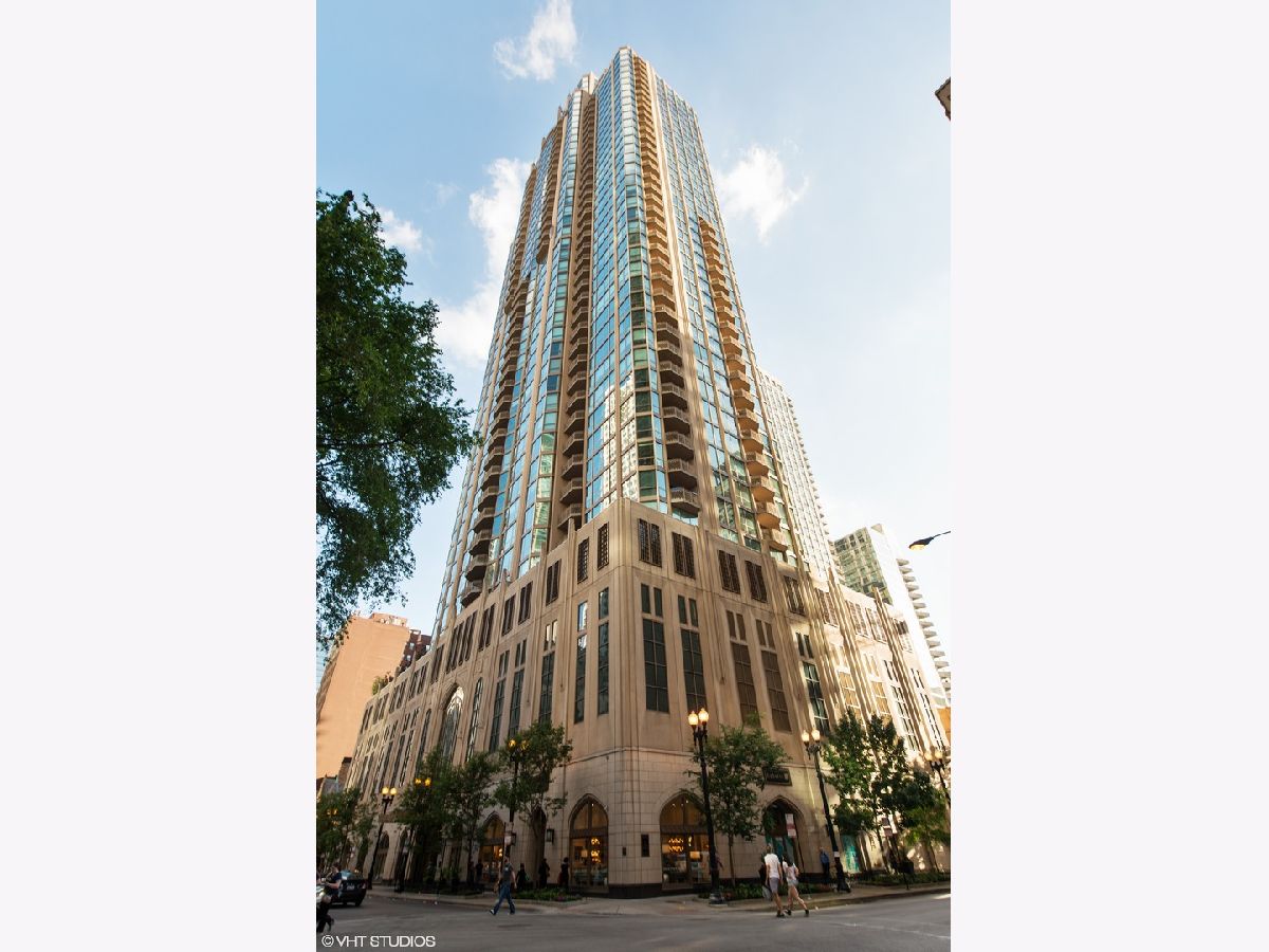 Condominiums Rented The Pinnacle Chicago Illinois, 21 Huron