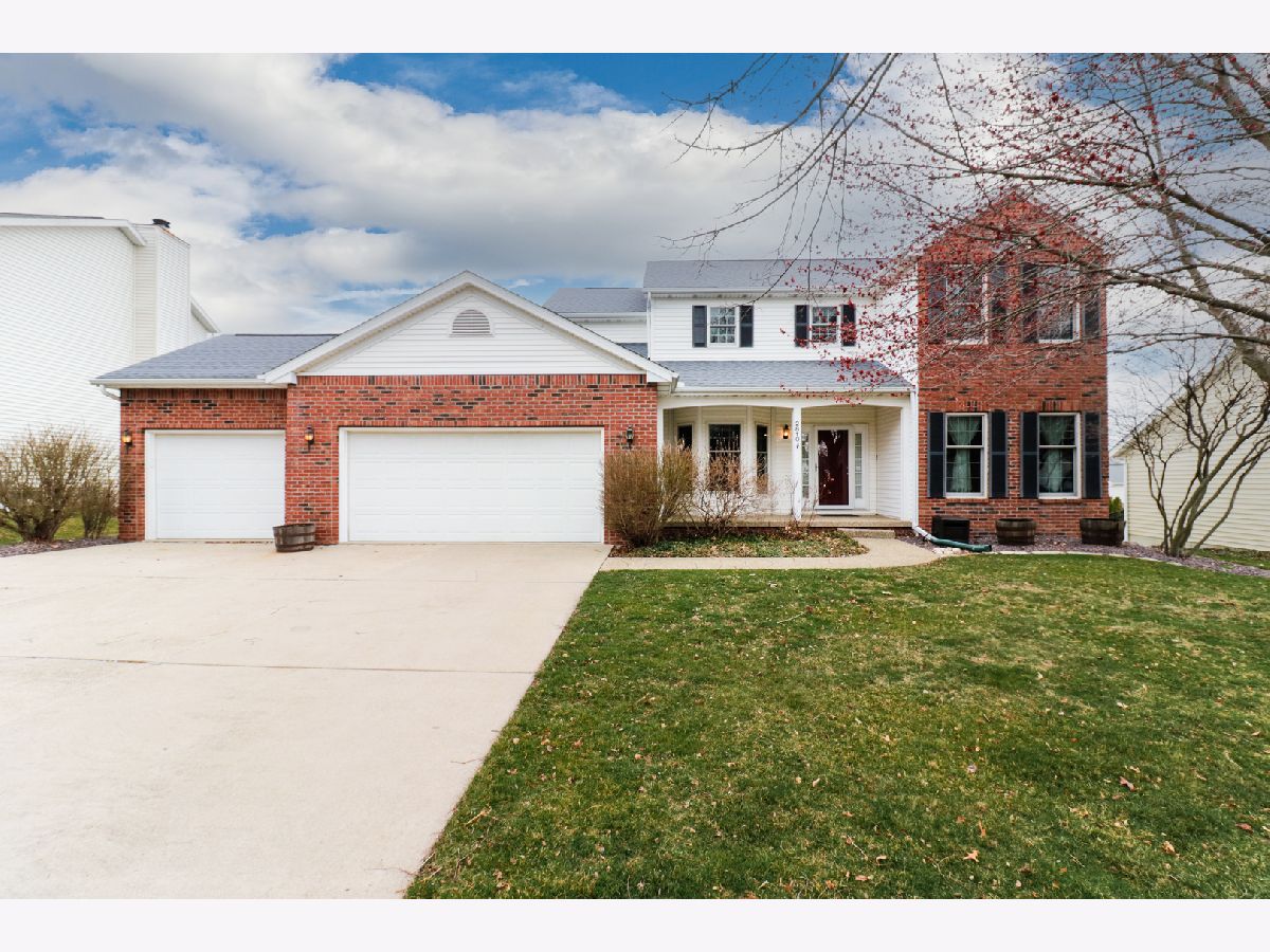 Homes & Condos & Townhomes Sold Eagle Ridge Bloomington Illinois, 2810 Huntington