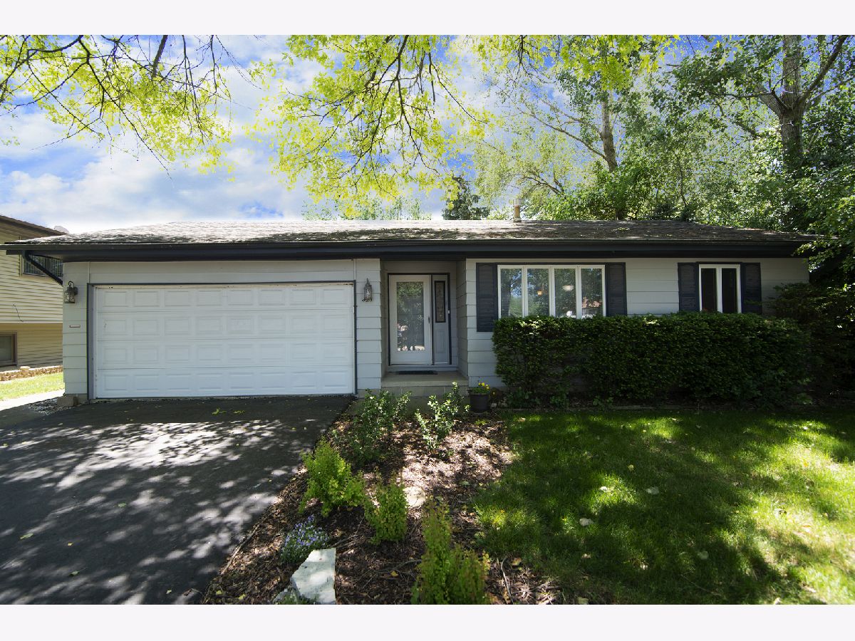 Homes Rented Sherwood Glen Aurora Illinois, 421 Robinhood