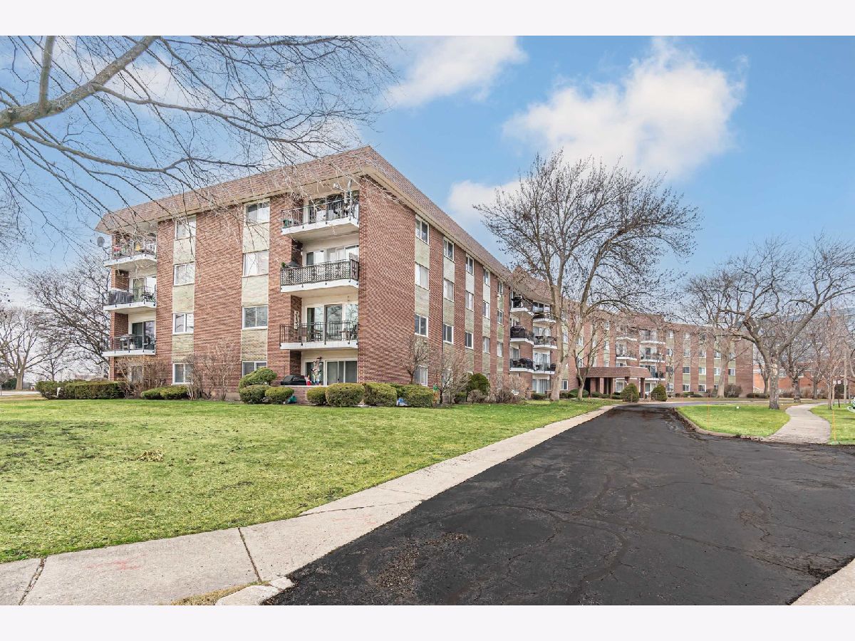 Condominiums & Homes Sold Green Acres Arlington Heights Illinois, 1030 Fernandez